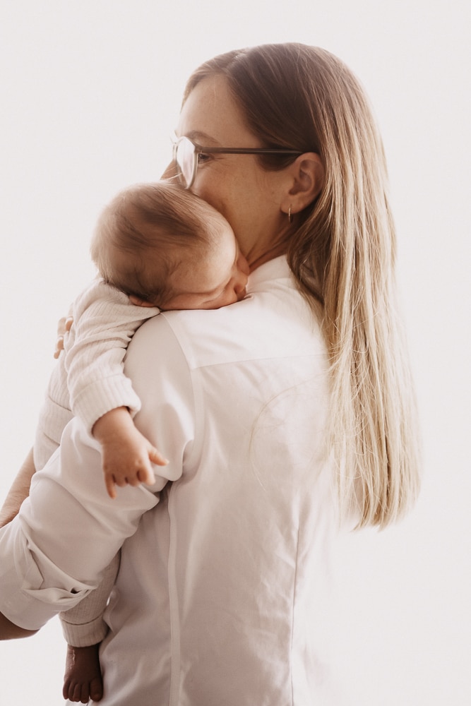 Séance photo nouveau-né : 6 secrets pour des photos de naissance lifestyle réussies - Anne Gerzat Photographe