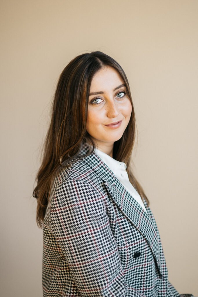 CV & LinkedIn Headshot in Nyon | Professional Photo Session - Anne Gerzat Photographe