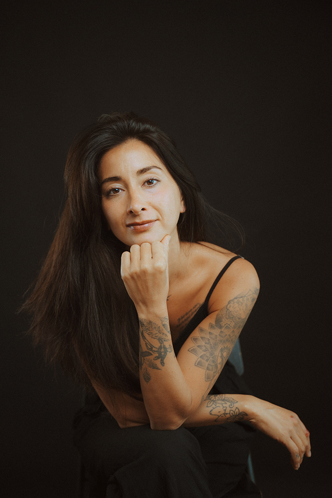 CV & LinkedIn Headshot in Nyon | Professional Photo Session - Anne Gerzat Photographe