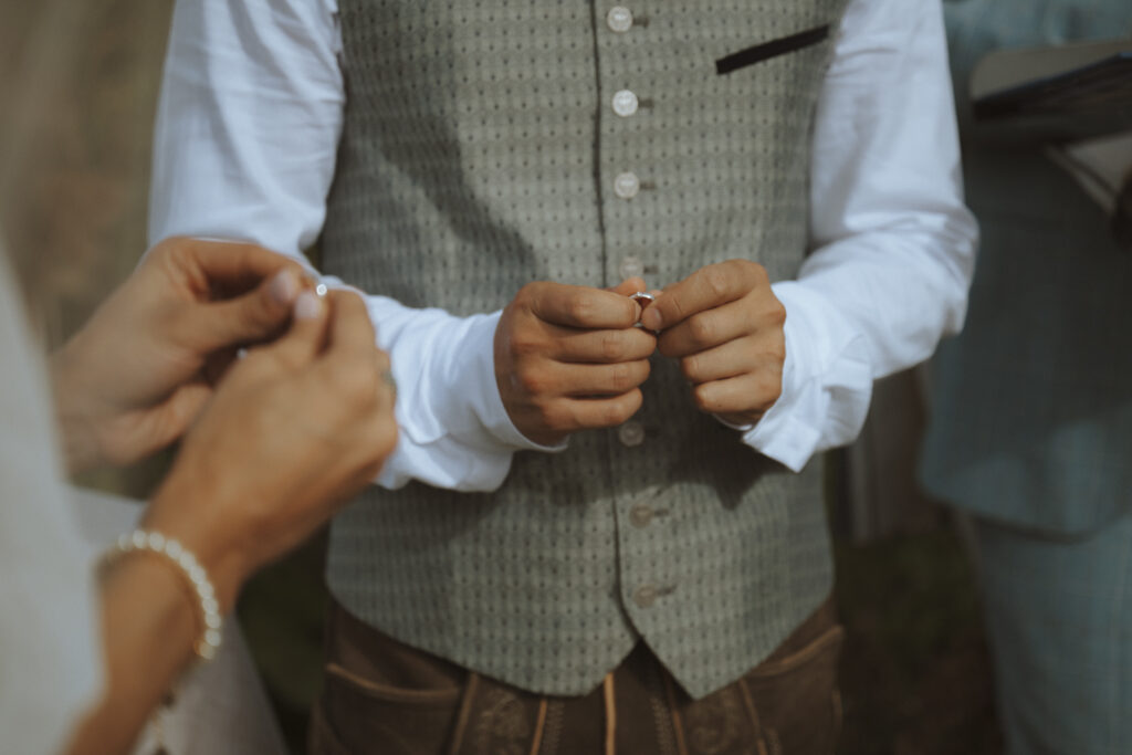 An Intimate traditional Jewish Wedding in France - the kind of love that changes something in you - Anne Gerzat Photographe