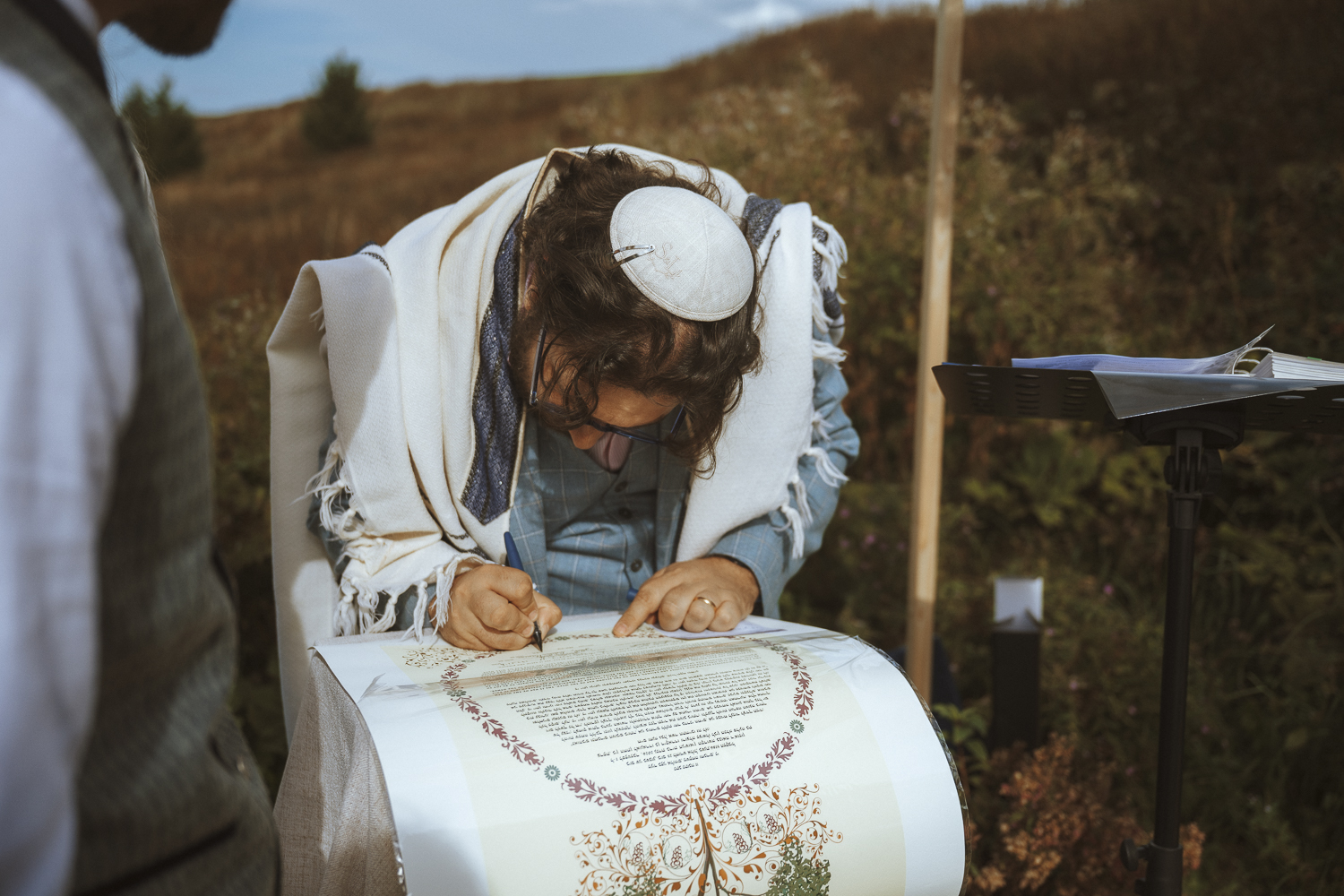 An Intimate traditional Jewish Wedding in France - the kind of love that changes something in you - Anne Gerzat Photographe
